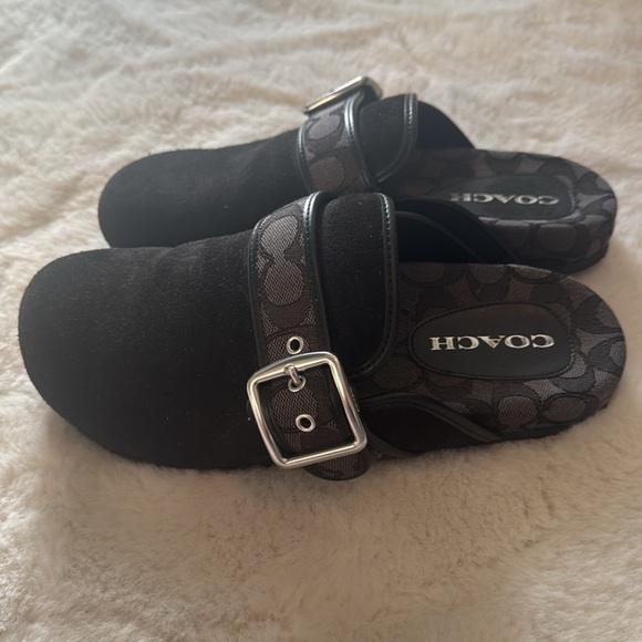 Worn once Coach slides 🖤 - Picture 4 of 5
